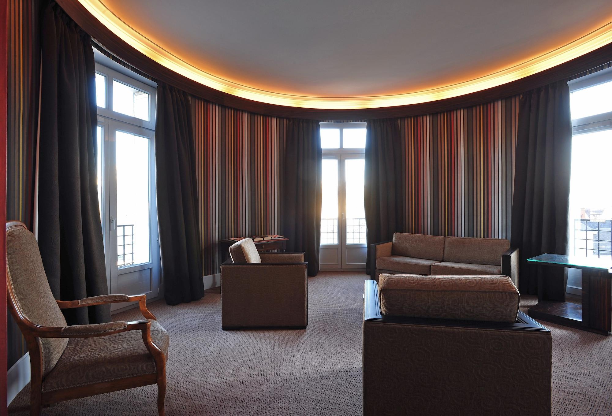 เลอ กร็อง โฮเทล ตูร์ Hotel ภายนอก รูปภาพ